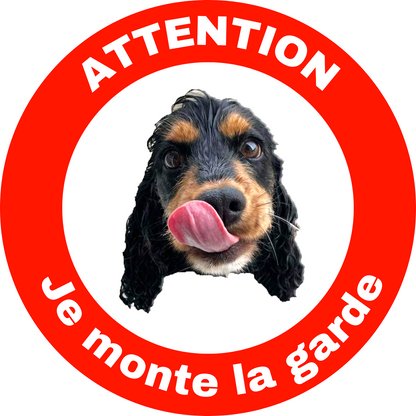 ATTENTION JE MONTE LA GARDE -  Custom Gate Sticker for 'Guard Dog' - FRENCH VERSION